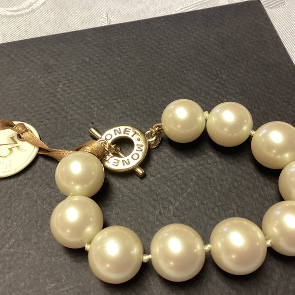 MONET 75 ANNIVERSARY. LARGE FAUX PEARL BRACELET TAGS STILL ON. 💃 - Picture 2 of 7